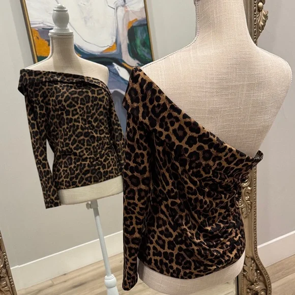 H&M Leopard Print off the shoulder Long Sleeve Top - Picture 3 of 4